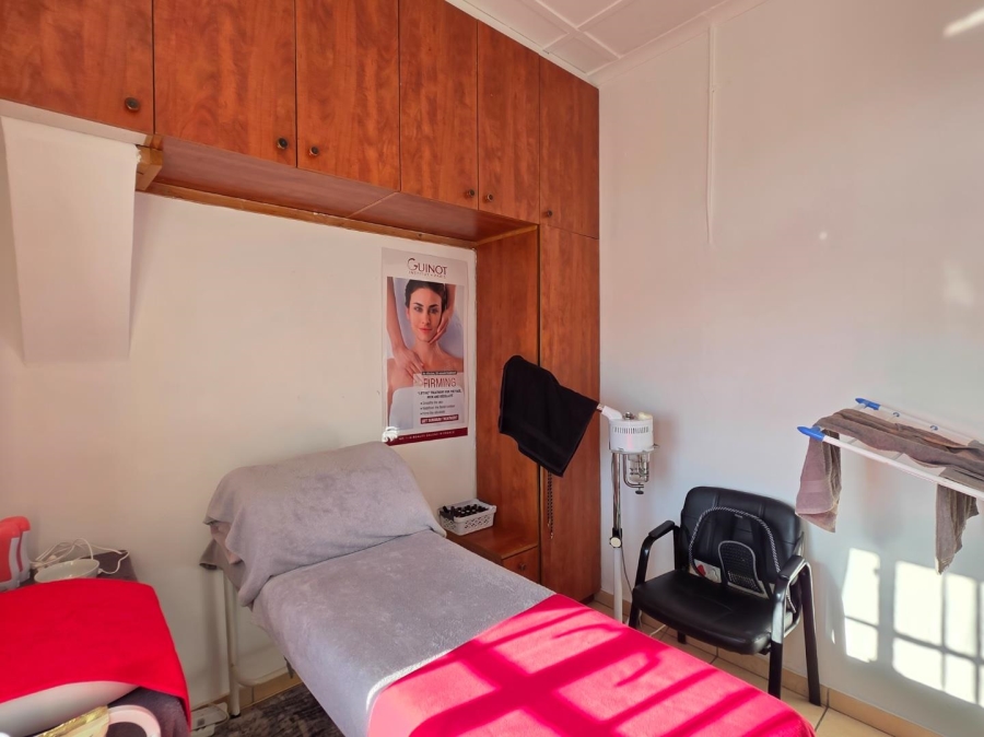 2 Bedroom Property for Sale in Sea Point Western Cape